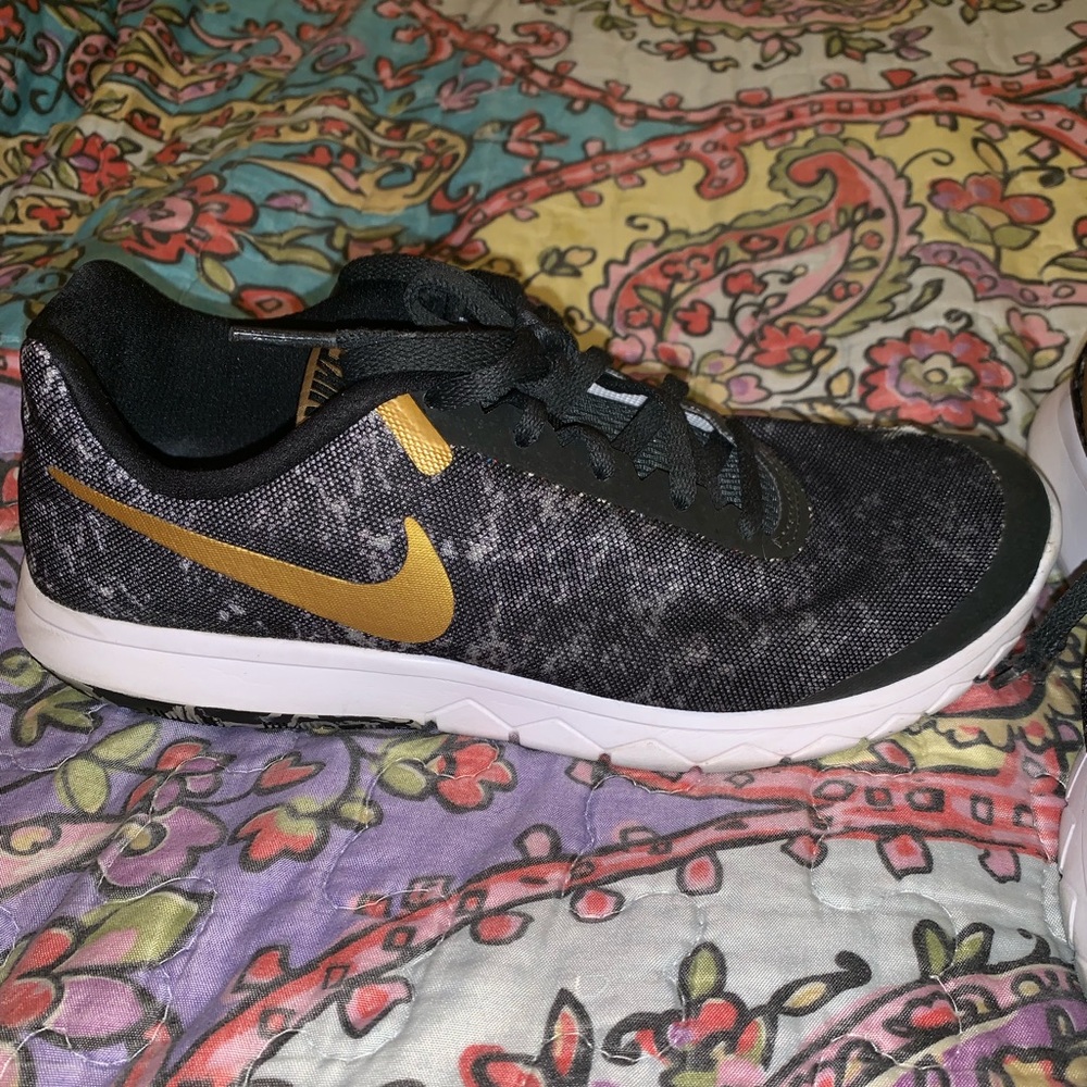 Nike women running shoes